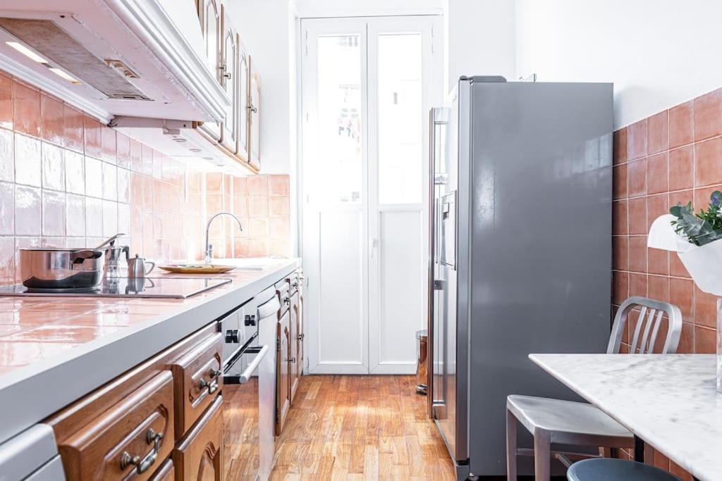 Risso - Comfortable 3 Bedrooms With Balcony Nice Exteriör bild