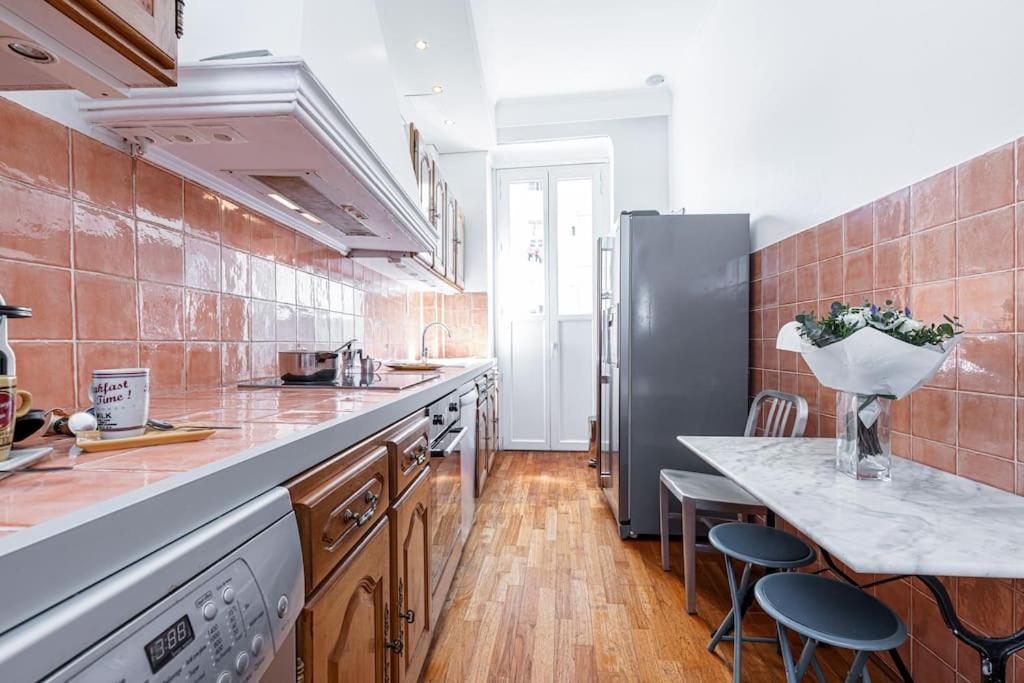 Risso - Comfortable 3 Bedrooms With Balcony Nice Exteriör bild